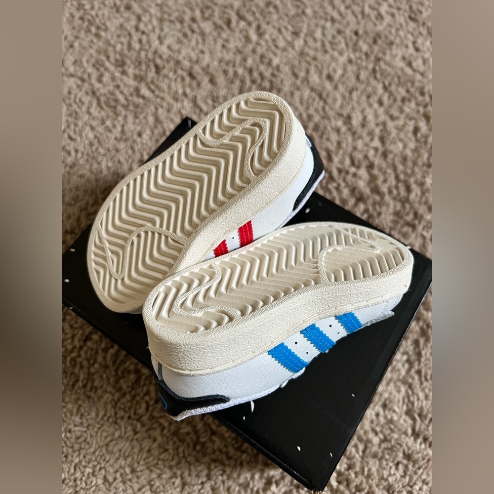 Adidas Superstar x Star Wars size 4K - Picture 3 of 6